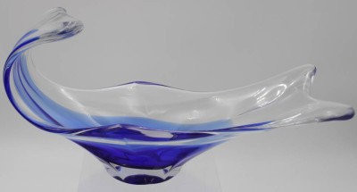 Auktion <br>Kunstglas-Schale, blau/klar, wohl Murano, H-18cm B-33,5cm [1]