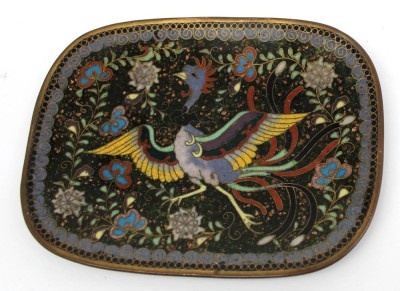 Auktion <br>kl. Cloisonne-Schale mit Fantasie-Vogel, wohl China, Altersspuren, 8,5x12 cm, Unterseite mit Abplatzer [1]