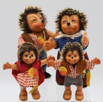 Auktion <br>4köpfige Mecki-Familie, Steiff, alle komplett, sehr gute Erhaltung, ca. H-17,5cm. [1]