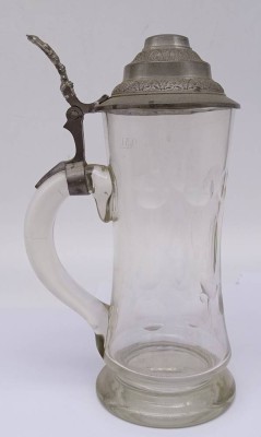 Auktion <br>hoher Glas-Bierkrug mit Zinndeckel um 1910, Olivenschliff, H-23 cm [1]