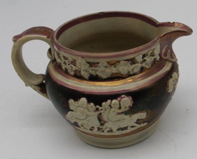 Auktion <br>Lüster-Milchkännchen im Wedgwood Stil, Ausguss minim. Chip, H-8 cm [1]