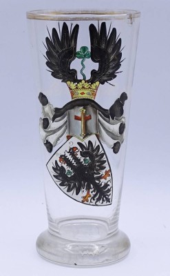 Auktion <br>Wappen Glas, Otto Freiherr von Ompteda 1893, Glasrand bestossen, H. 15,5cm [1]