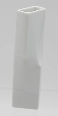 Auktion 351<br>Design-Vase, Rosenthal studio-linie, Bechthold, Weißporzellan, H-17,5cm. [1]