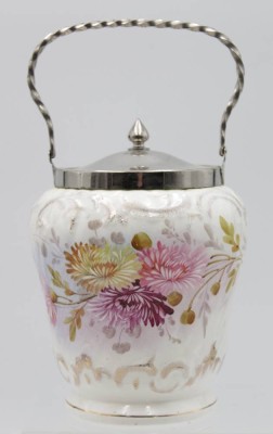 Auktion <br>Keks-Eimer, florales Dekor, Metallmontur, am Stand bestossen, H-18,5cm. [1]