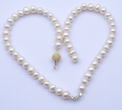 Auktion 349<br>Perlen Halskette mit Goldmontur 585/000 und Brillanten zus. 0,22ct. gerissen, L. 41cm [1]