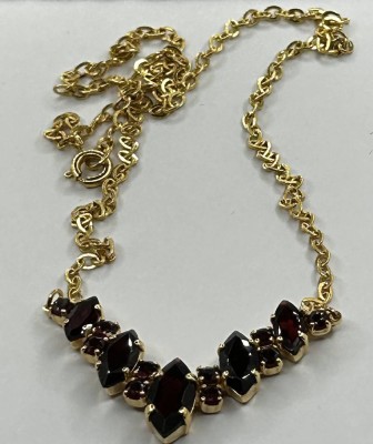 Auktion 344<br>Granat Collier, Normgold,sog.Viertelgold 250/1000, Neuware aus Juweliersauflösung, L-ca. 43 cm, 5,6 gr. [1]