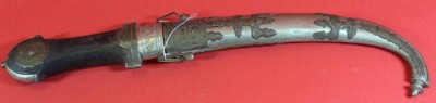 Auktion 344<br>Krummdolch mit schwearzen Griff, wohl Bein, L-42 cm [1]