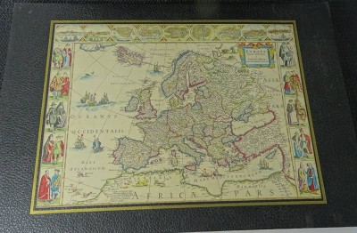 Auktion 345<br>gr. Mappe mit Nachdrucken der schönsten Landkarten und Städteansichten, nummerierte Auflage, gut erhalten und wohl komplett, mit Begleitbuch, 32x45 cm [1]