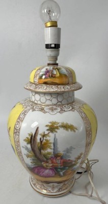 Auktion 345<br>Potpouri-DDeckelvase mit Kinder-und Blumenbeamung, umgebaut als Tischlampe, wohl Meissen? Schwertermarke mit Buchstaben H, H-, ca. 34 cm ohne Lampe [1]