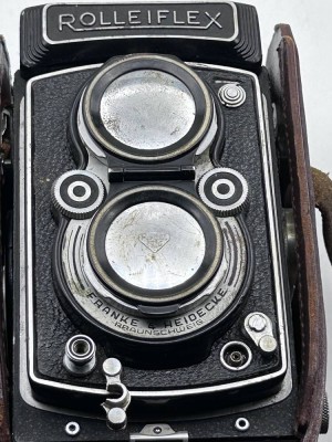 Auktion 345<br>Rolleiflex Fotoapparat in Ledertasche, Objekltiv 