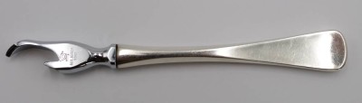 Auktion 346<br>Dosenöffner, Sörensen, Dänemark, Sterlinggriff, L-14,5cm. [1]