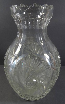 Auktion 346<br>schwere Kristallvase mit Schleuderstern-Schliff, Zackenrand [1]