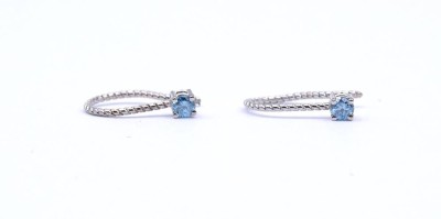 Auktion 349<br>Paar Weißgold Ohrhänger 14K mit blauen Diamanten zus. 0,16ct., Gew. 0,61g., L. 1,3cm, ungestempelt- geprüft [1]