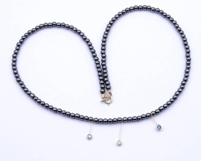 Auktion 349<br>Hämatit Halskette mit GG Verschluss 14K und Diamanten zus. 0,24ct. L. 42cm, 12,8g. [1]