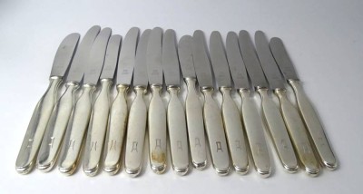 Auktion 350<br>16x Messer, Griffe Silber 800- mit Monogramm 