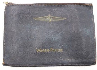 Auktion 346<br>Borgward-Wagenpapiere Mappe, älter, Leder, Gebrauchsspuren, 17 x 24,5cm. [1]