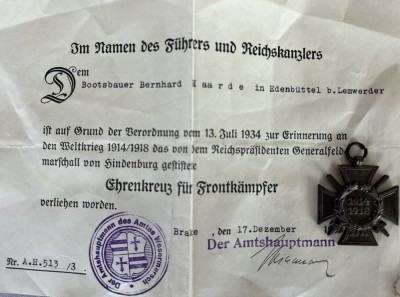 Auktion 346<br>Ehrenkreuz für Frontkämpfer 1914/18 mit Urkunde [1]