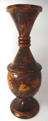 Auktion 346<br>hohe intarsierte Holz-Vase, 2 tg. H-56 cm [1]