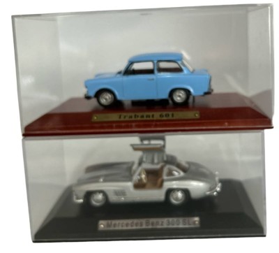 Auktion 347<br>2 Automodelle in Display, Trabi und Mercedes [1]