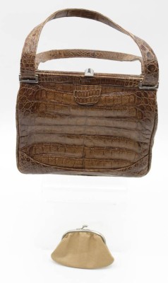 Auktion 347<br>Damenhandtasche, Krokoleder, älter, Gebrauchsspuren, ca. 20,5 x 23cm. [1]