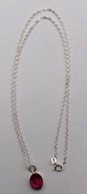 Auktion 349<br>925er Silberkette mit Rubin-Anhänger (behandelt), zus. 2,4gr., L-46cm Anh- L-1,5cm [1]