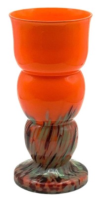 Auktion 347<br>rote Vase, Stand mit Gräserdekor, H-19 cm [1]