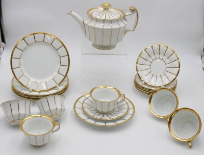 Auktion 347<br>20 Teeserviceteile, Royal Copenhagen, Palace, Teekanne, 6x Tassen, 6x U.T., 5x Kuchenteller, Kanne H-14,5cm, Tasse H-6cm [1]