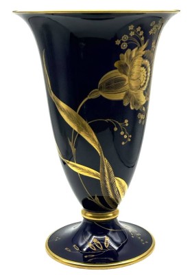 Auktion 347<br>grosse Rosenthal Vase auf Stand, Kobalt mit Goldblumen, H-29,5 cm, D-oben 19 cm [1]