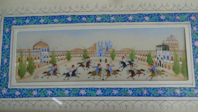 Auktion 347<br>persische Miniaturmalerei, Polospieler, ger/Glas, Rahmen beschädigt, RG 23,5x14 cm [1]