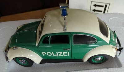 Auktion 347<br>Polizei VW Käfer von Franklin Mint, 1:24, neu in Styropur-Verpackung [1]