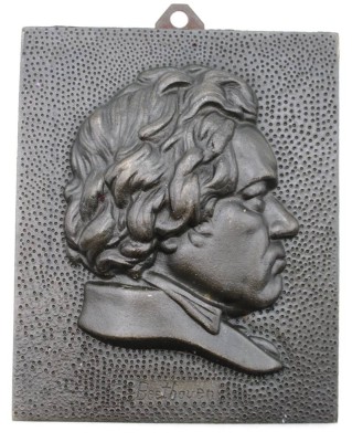 Auktion 347<br>Reliefplatte, Beethoven, wohl Bronze geschwärzt, 17,5 x 14,5cm. [1]