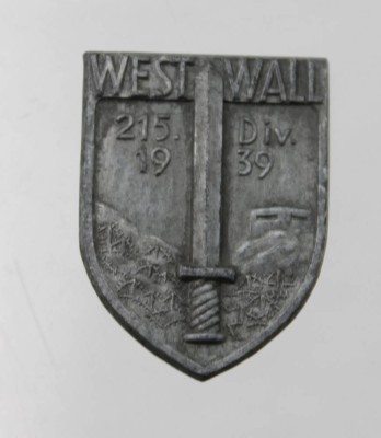 Auktion 347<br>Abzeichen, Westwall 1939 215. Div,, L-3,5cm. [1]