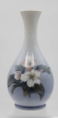 Auktion 348<br>Vase, Royal Copenhagen, florale Bemalung in Unterglasur, ca. H-21,5cm. [1]