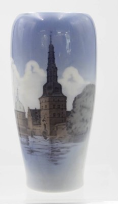 Auktion 348<br>Vase, Royal Copenhagen, Unterglasurbemalung, H-17cm. [1]