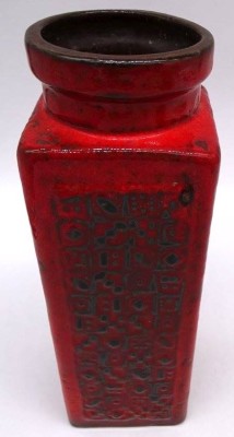 Auktion 348<br>vintage rote eckige Vase, H-24 cm, W. Germany und  Modellnummer [1]