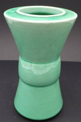 Auktion 348<br>Kunstkeramik-Vase, undeutl. gemarkt, Standring mehrere Abplatzer, H-20 cm [1]
