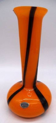 Auktion 348<br>Vase, orange/schwarz, orig. Murano Etikett, H-27 cm [1]