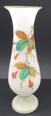 Auktion 348<br>Biedermeier Milchglasvase mit floralen Dekor, Handarbeit, H-33 cm [1]