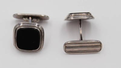 Auktion 348<br>Paar Manschettenknöpfe, 835er Silber mit Onyx, ca. 9,3gr., Kopf 1x 1cm [1]