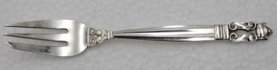 Auktion 348<br>Kuchengabel, Georg Jensen, Sterling, Acorn, verso monogrammiert, 25,5gr., L-14,2cm [1]