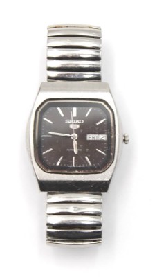 Auktion 348<br>Herrenarmbanduhr, Seiko 5, Automatic, Werk läuft, Tragespuren, Zugband, ca. 3 x 3cm [1]