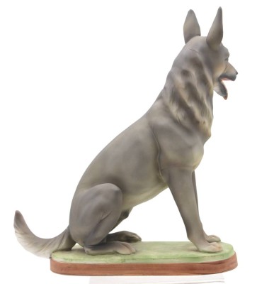 Auktion 348<br>sitzender Schäferhund, Kronenmarke, bemalt, ca. H-29,5cm B-26,5cm [1]