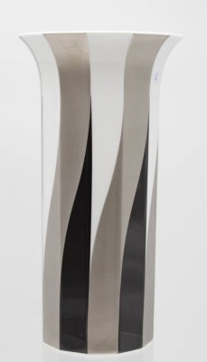 Auktion 348<br>hohe Vase, Rosenthal studio.linie, Tapio Wirkalla, Form Polygon, ca. H-25,5cm [1]