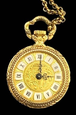 Auktion 348<br>kl.mechan.  Damen-Umhängeuhr mit langer Kette, beides Doublè, Werk läuft, D-ca. 2,5 cm, guter Zustand [1]