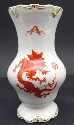 Auktion 348<br>Vase mit roten Drachen, H-25 cm, 