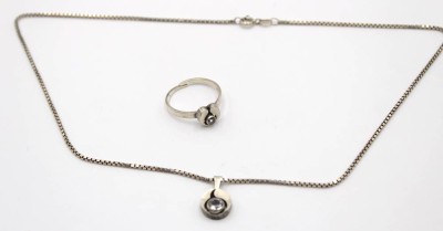 Auktion 348<br>Kette mit Anhänger sowie Ring mit offener Schiene, je mit Bergkristall, 925er Silber, Finnland, zus. ca, 7,2gr, Kette ca. L-42cm [1]