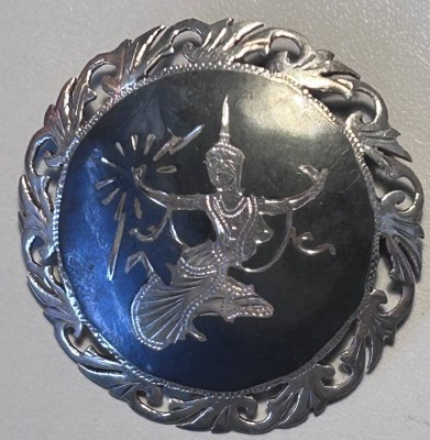 Auktion 348<br>Silberbrosche-925-, Tempeltänzerin, wohl Thailand, D-4 cm, 8,7 gr [1]