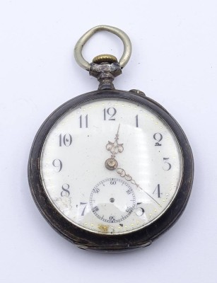 Auktion 349<br>Herren Taschenuhr, Silbergehäuse 0.800, mechanisch, Werk steht, Zifferblatt beschädigt und Sek. Zeiger fehlt,Alters- und Gebrauchsspuren [1]