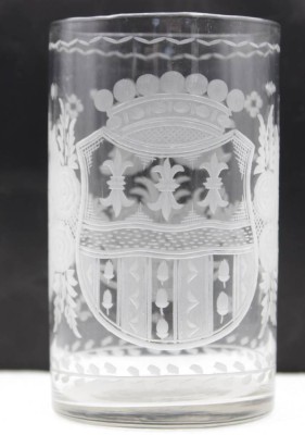 Auktion 349<br>gr. Wappenglas, farbloses Glas mit aufwendigem Schliff, älter, H-14,2cm D-8cm [1]