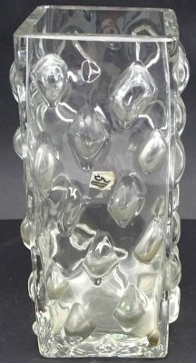Auktion 349<br>eckige Kristall-Vase mit Noppen, H-23 cm, 9x9 cm [1]